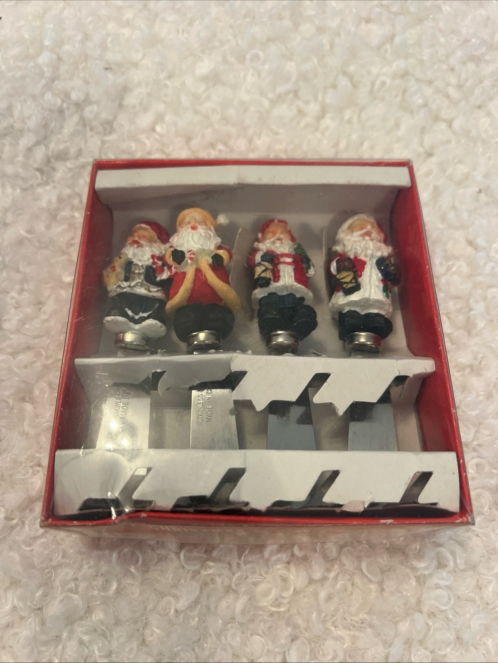 Source Unknown Red and White Santa Tree Clip Set